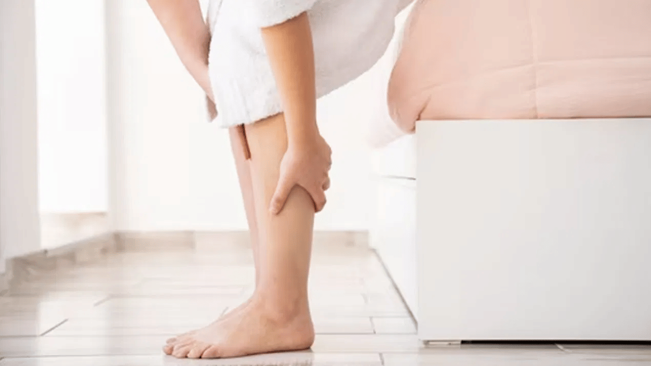 உங்கள் கால்களில் இந்த பிரச்னை இருக்கா? இதய நோயின் அறிகுறிகளாக இருக்கலாம் உங்கள் கால்களில் இந்த பிரச்னை இருக்கா? இதய நோயின் அறிகுறிகளாக இருக்கலாம்