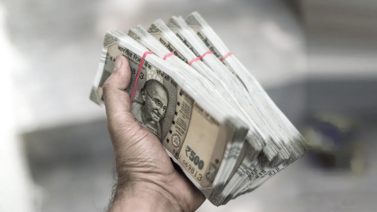 சிறு வணிகர்கள் ரூ.90,000 வரை கடன் பெறலாம் – மத்திய அரசின் திட்டம் – எப்படி விண்ணப்பிப்பது? சிறு வணிகர்கள் ரூ.90,000 வரை கடன் பெறலாம் – மத்திய அரசின் திட்டம் – எப்படி விண்ணப்பிப்பது?