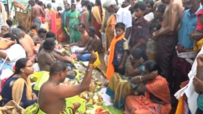 புரட்டாசி மகாளய அமாவாசை... ஸ்ரீரங்கத்தில் குவிந்த பக்தர்கள் புரட்டாசி மகாளய அமாவாசை... ஸ்ரீரங்கத்தில் குவிந்த பக்தர்கள்