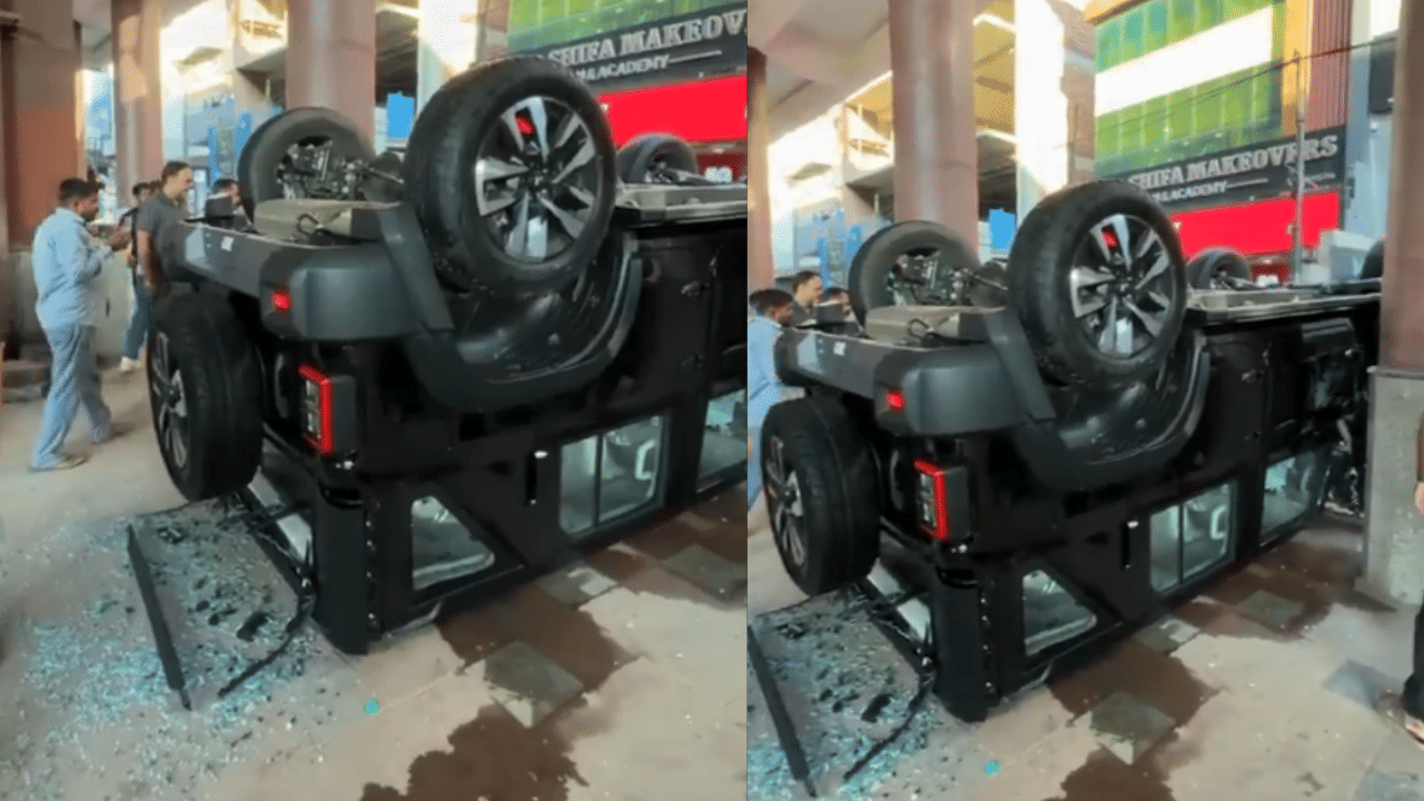 டயரில் எலுமிச்சை வைத்து சடங்கு… கீழே விழுந்து நொறுங்கிய புத்தம் புது மஹிந்திரா தார் கார்! – வைரல் வீடியோ டயரில் எலுமிச்சை வைத்து சடங்கு… கீழே விழுந்து நொறுங்கிய புத்தம் புது மஹிந்திரா தார் கார்! – வைரல் வீடியோ