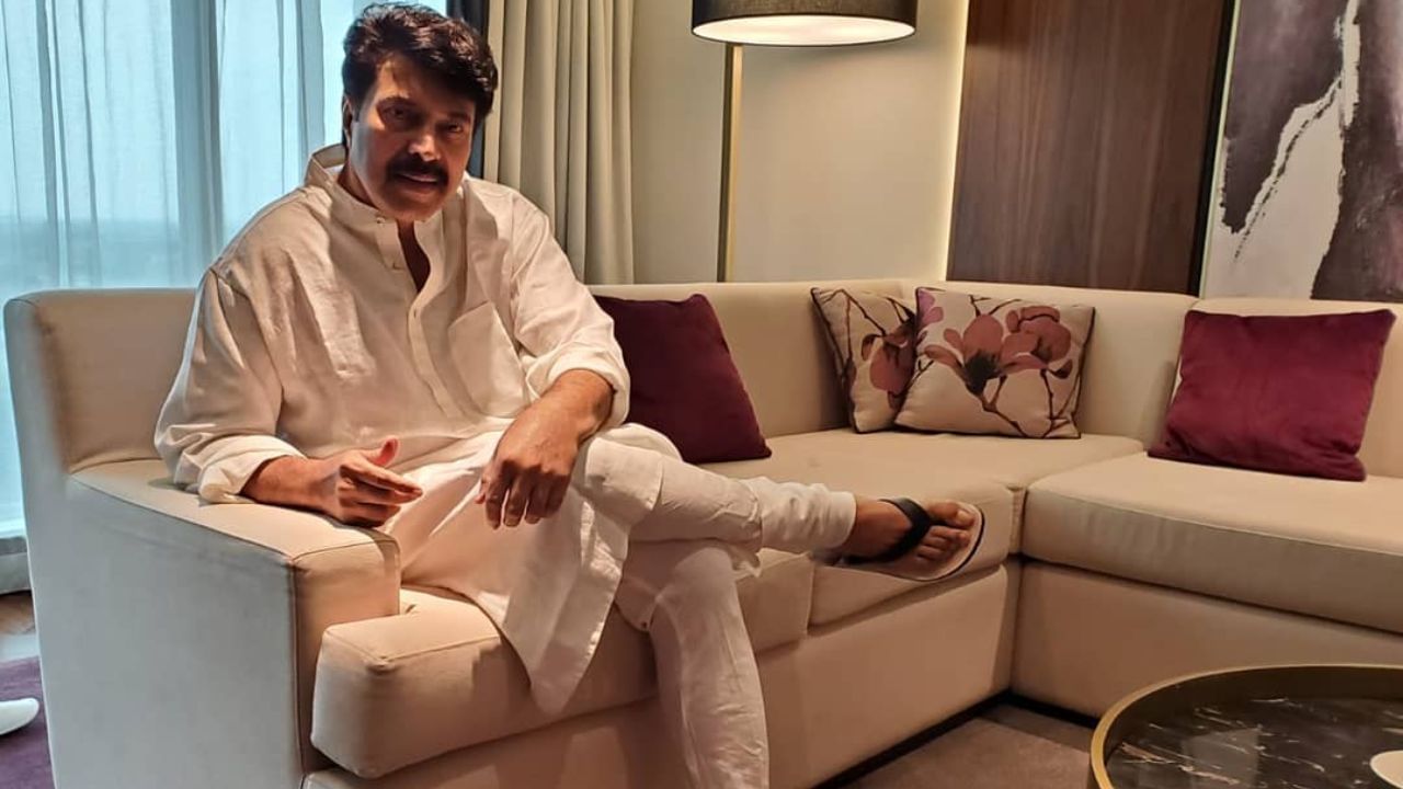 ரசிகர்களின் பேரன்பிற்கு சொந்தகாரரான மம்முட்டிக்கு பிறந்த நாள் வாழ்த்துகள்! ரசிகர்களின் பேரன்பிற்கு சொந்தகாரரான மம்முட்டிக்கு பிறந்த நாள் வாழ்த்துகள்!
