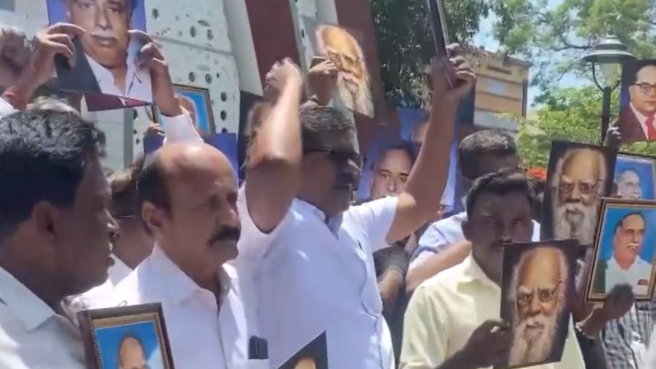 பெரியார், அண்ணா போட்டோவை காணோம் - கோவையில் திடீர் போராட்டம்