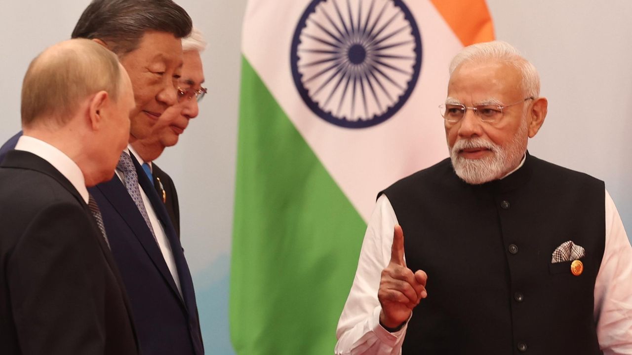 PM Narendra Modi : ரஷ்ய அதிபருடன் கலகலவென உரையாடிய பிரதமர் மோடி!
