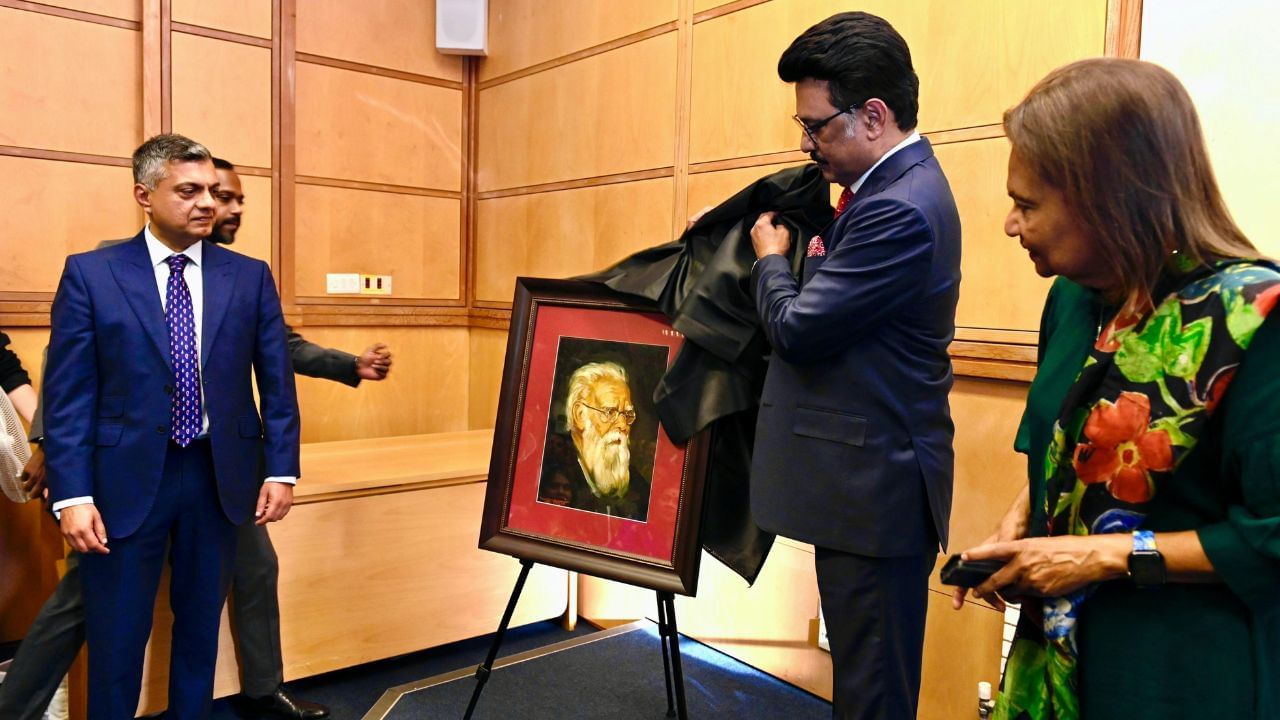 பெரியார் உருவாக்கிய சுயமரியாதை இயக்கம் – ஆக்ஸ்போர்ட் பல்கலைக்கழகத்தில் முதலமைச்சர் ஸ்டாலின் உரை.. பெரியார் உருவாக்கிய சுயமரியாதை இயக்கம் – ஆக்ஸ்போர்ட் பல்கலைக்கழகத்தில் முதலமைச்சர் ஸ்டாலின் உரை..