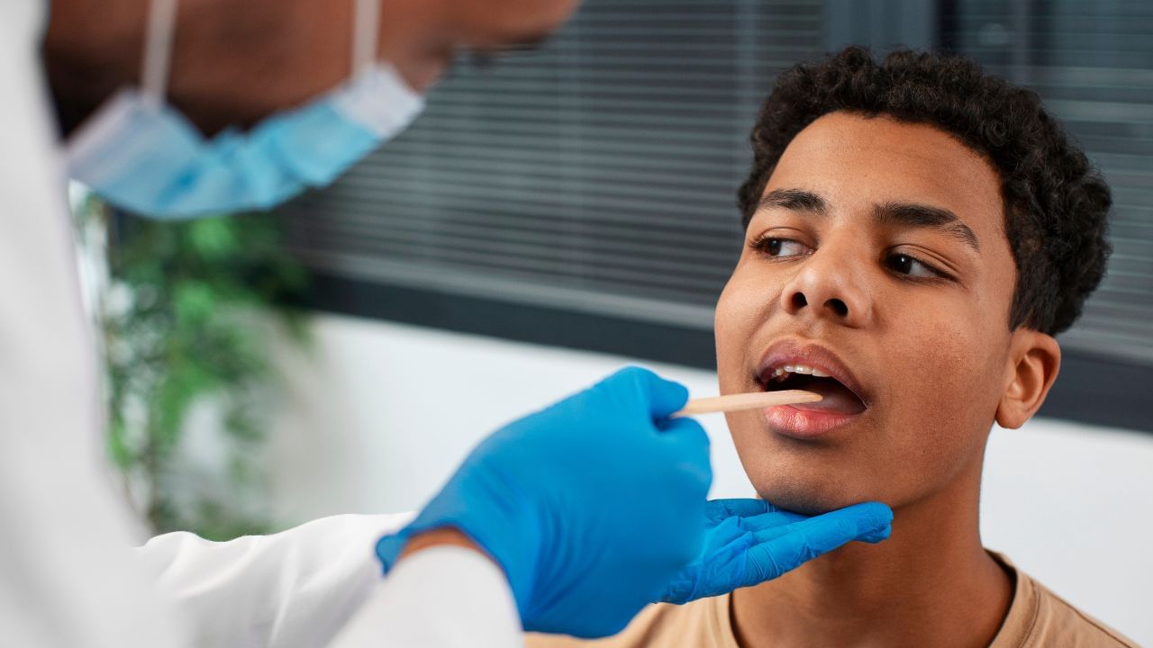 Oral Cancer: வாயில் இப்படியான அறிகுறிகளா..? தாமதம் வேண்டாம்! இது புற்றுநோயை குறிக்கும் அடையாளங்கள்!