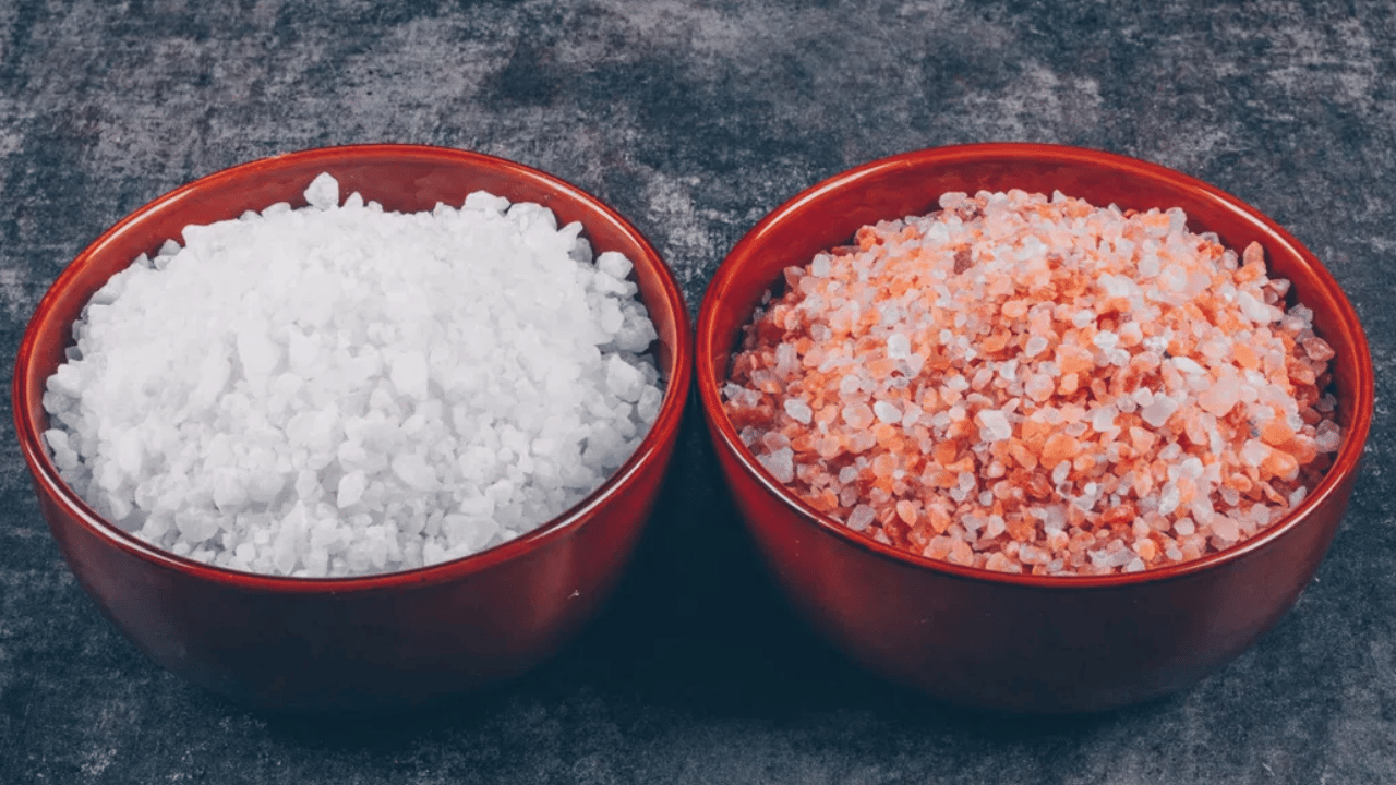 பிங்க் உப்பு vs வெள்ளை உப்பு – எது ஆரோக்கியத்திற்கு நல்லது? பிங்க் உப்பு vs வெள்ளை உப்பு – எது ஆரோக்கியத்திற்கு நல்லது?