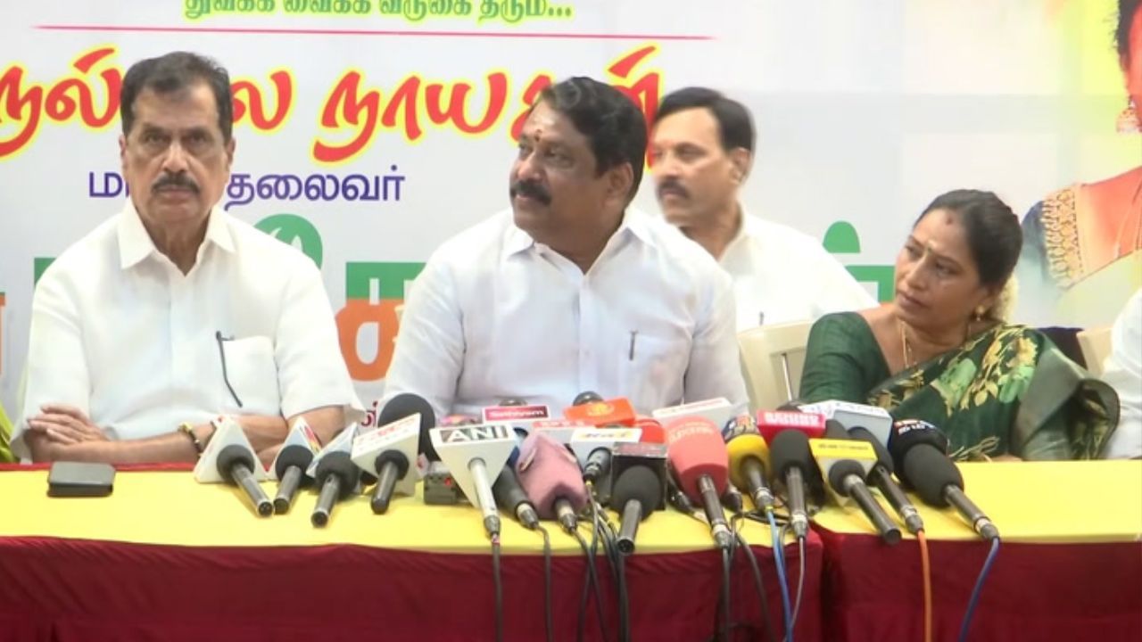 பிரதமர் மோடியின் 75வது பிறந்தநாள்.. மருத்துவ முகாமை திறந்து வைத்த நயினார் நாகேந்திரன்! பிரதமர் மோடியின் 75வது பிறந்தநாள்.. மருத்துவ முகாமை திறந்து வைத்த நயினார் நாகேந்திரன்!