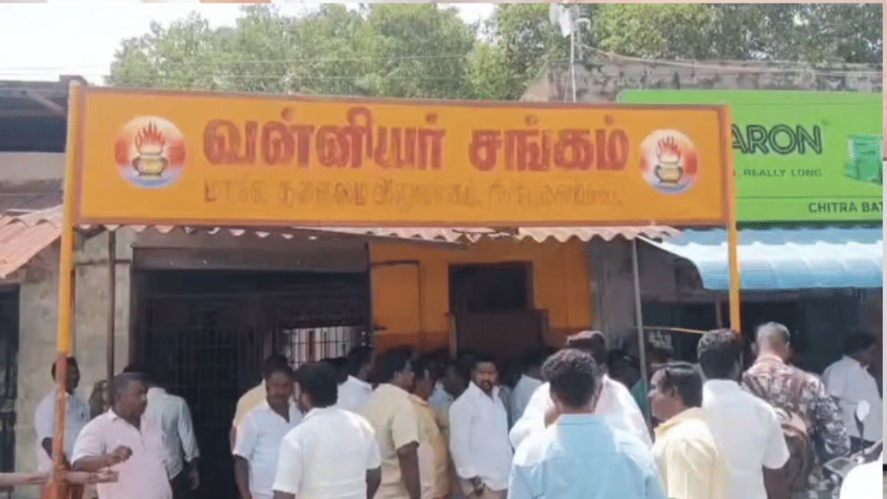 வன்னியர் சங்க கட்டிடத்திற்கு பூட்டுப்போட்ட ராமதாஸ் ஆதரவாளர்கள்