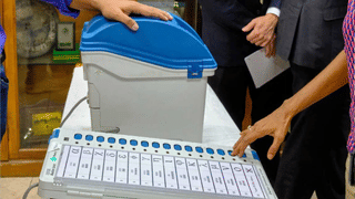 EVM & VVPAT: முறைகேடுகளுக்கு முற்றுப்புள்ளி! 2026 சட்டமன்றத் தேர்தலின் அதிரடி பாதுகாப்பு வியூகம்!