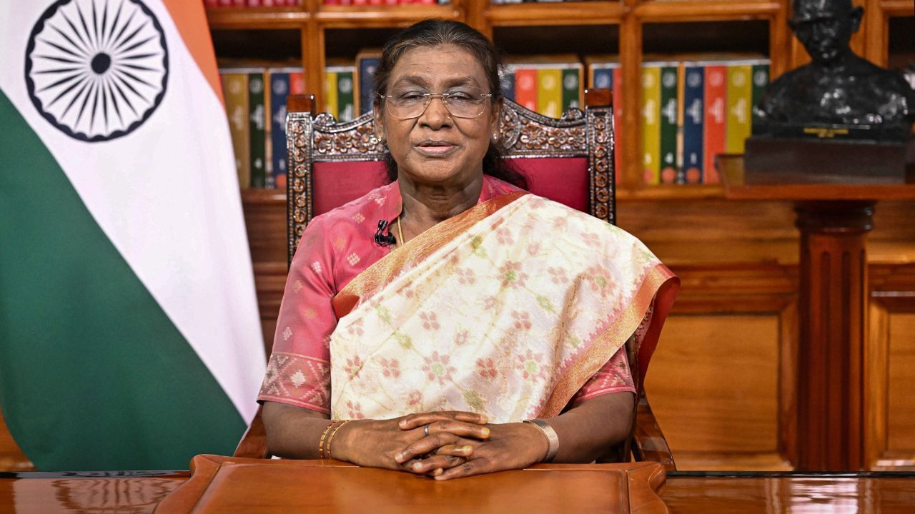 நாளை தமிழகம் வரும் திரௌபதி முர்மு.. பலத்த பாதுகாப்பு.. திட்டம் என்ன? நாளை தமிழகம் வரும் திரௌபதி முர்மு.. பலத்த பாதுகாப்பு.. திட்டம் என்ன?