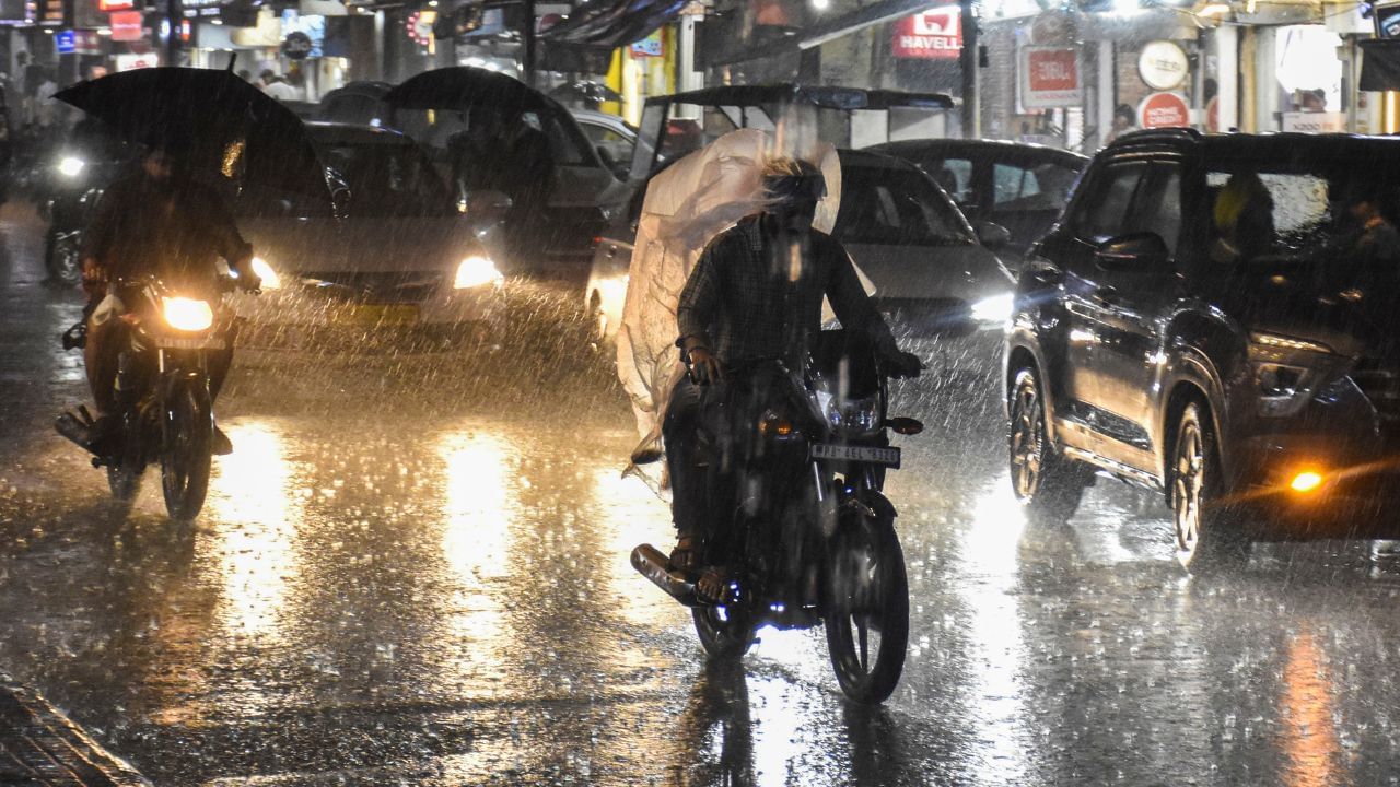 9 மாவட்டங்களுக்கு கனமழை எச்சரிக்கை.. வெப்பநிலை எப்படி இருக்கும்? 9 மாவட்டங்களுக்கு கனமழை எச்சரிக்கை.. வெப்பநிலை எப்படி இருக்கும்?