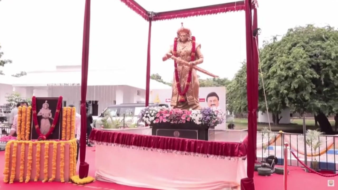 ரூ.50 லட்சம் செலவில் வேலு நாச்சியாருக்கு சிலை.. திறந்து வைத்த முதலமைச்சர்! ரூ.50 லட்சம் செலவில் வேலு நாச்சியாருக்கு சிலை.. திறந்து வைத்த முதலமைச்சர்!