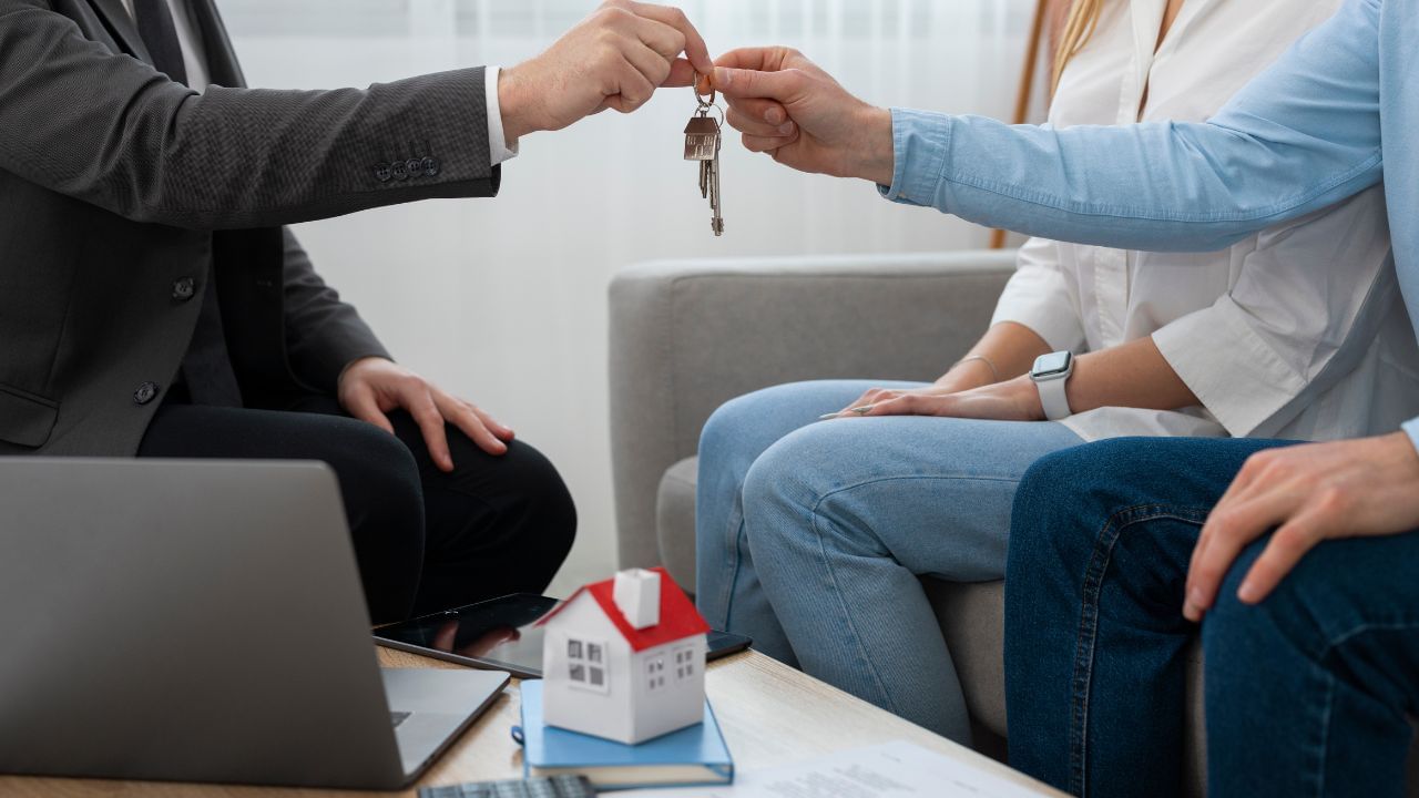 Rented House: வாடகை வீட்டில் வசிக்கிறீர்களா? நீங்கள் தெரிந்துகொள்ள வேண்டிய முக்கிய விஷயங்கள்! Rented House: வாடகை வீட்டில் வசிக்கிறீர்களா? நீங்கள் தெரிந்துகொள்ள வேண்டிய முக்கிய விஷயங்கள்!