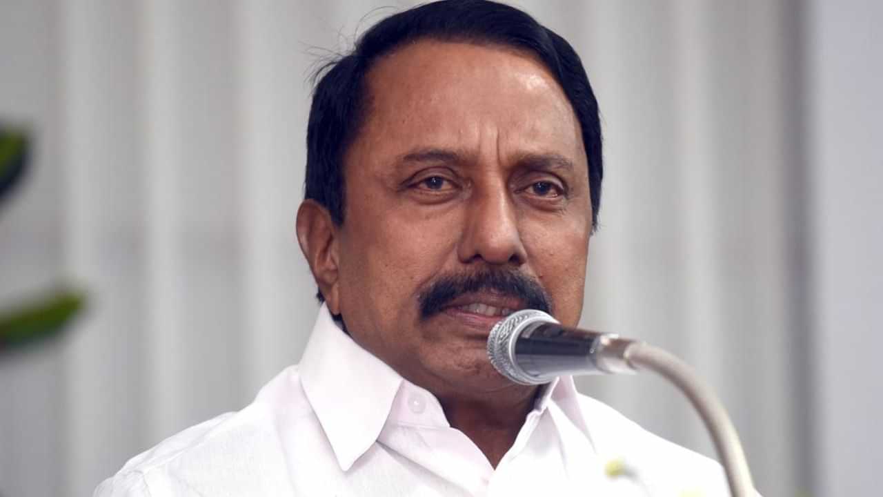 AIADMK: மீண்டும் இணைகிறதா அதிமுக? - செங்கோட்டையன் எடுக்கப்போகும் முடிவு என்ன? AIADMK: மீண்டும் இணைகிறதா அதிமுக? - செங்கோட்டையன் எடுக்கப்போகும் முடிவு என்ன?