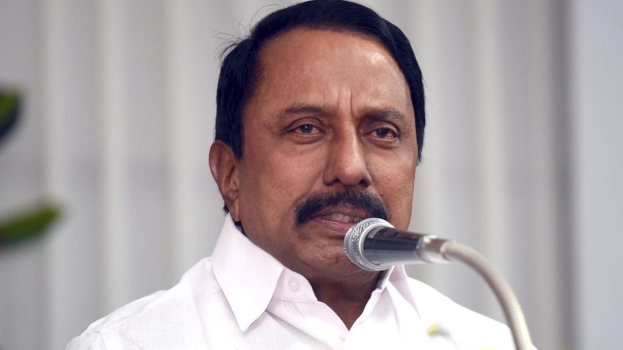 AIADMK: மீண்டும் இணைகிறதா அதிமுக? – செங்கோட்டையன் எடுக்கப்போகும் முடிவு என்ன? AIADMK: மீண்டும் இணைகிறதா அதிமுக? – செங்கோட்டையன் எடுக்கப்போகும் முடிவு என்ன?