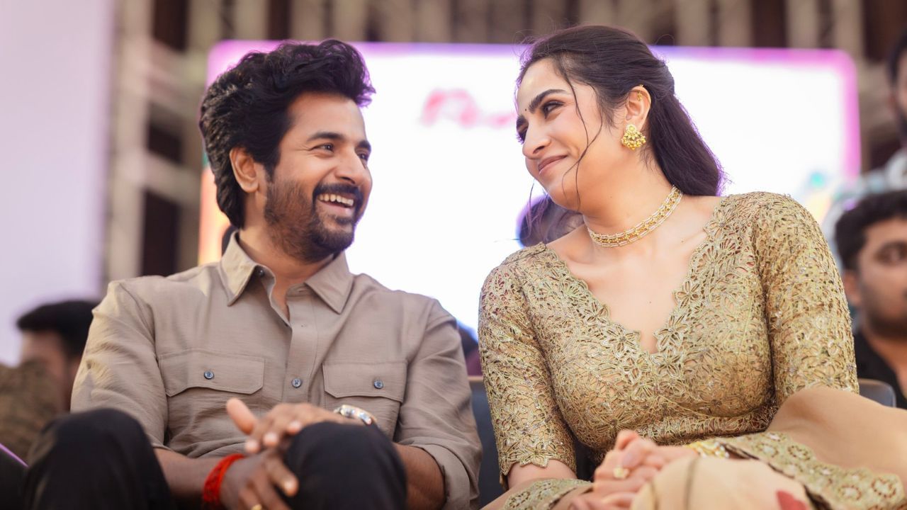 Rukmini Vasanth : சிவகார்த்திகேயனை ஒரே வார்த்தையில் அப்படி சொல்லலாம்.. ருக்மிணி வசந்த் பேச்சு! Rukmini Vasanth : சிவகார்த்திகேயனை ஒரே வார்த்தையில் அப்படி சொல்லலாம்.. ருக்மிணி வசந்த் பேச்சு!