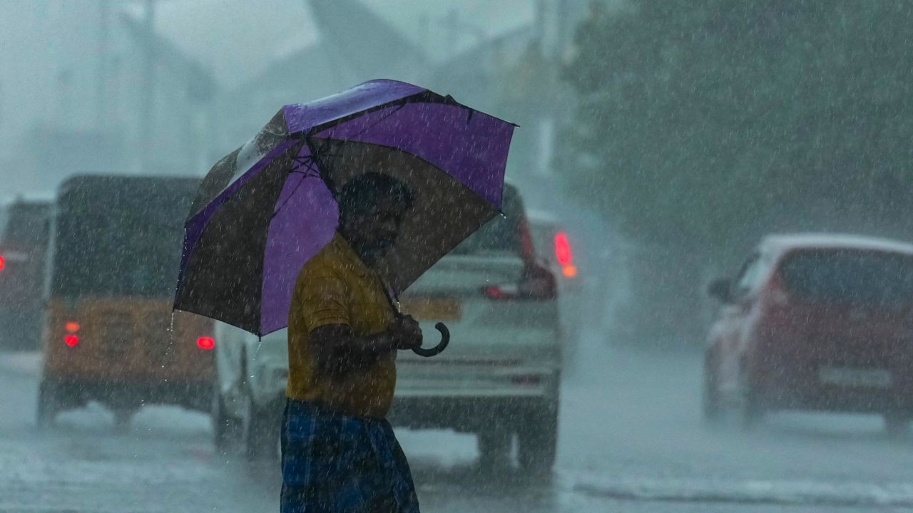 கனமழை வெளுக்கும்.. 10 மாவட்டங்களுக்கு வானிலை மையம் எச்சரிக்கை.. சென்னையில் எப்படி? கனமழை வெளுக்கும்.. 10 மாவட்டங்களுக்கு வானிலை மையம் எச்சரிக்கை.. சென்னையில் எப்படி?