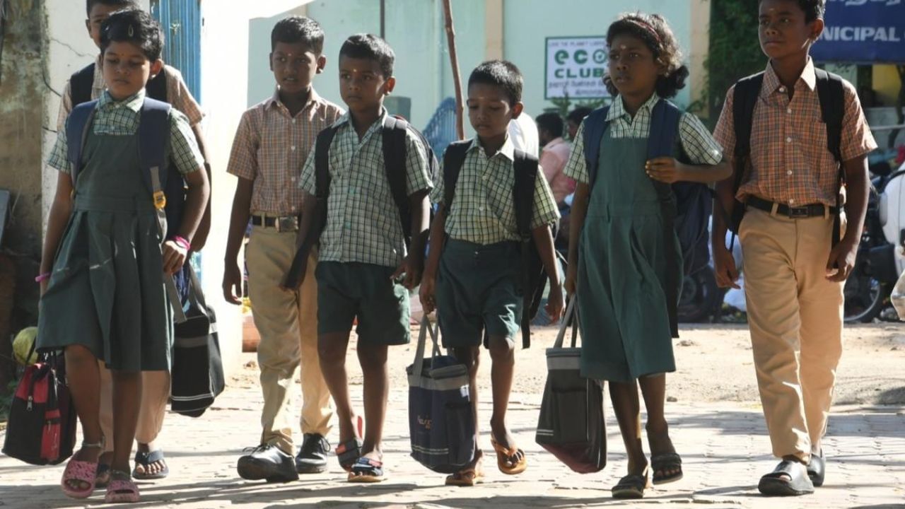1 முதல் 5ம் வகுப்புகளுக்கு குட் நியூஸ்.. காலாண்டு விடுமுறை இத்தனை நாளா? தேர்வு அட்டவணை வெளியீடு 1 முதல் 5ம் வகுப்புகளுக்கு குட் நியூஸ்.. காலாண்டு விடுமுறை இத்தனை நாளா? தேர்வு அட்டவணை வெளியீடு