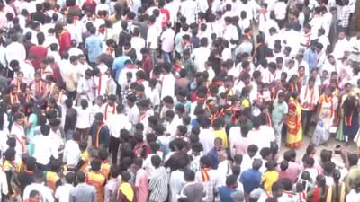 நாகப்பட்டினம் வந்த விஜய்.. திருவிழாவாக மாறிய பரப்புரை இடம்! நாகப்பட்டினம் வந்த விஜய்.. திருவிழாவாக மாறிய பரப்புரை இடம்!