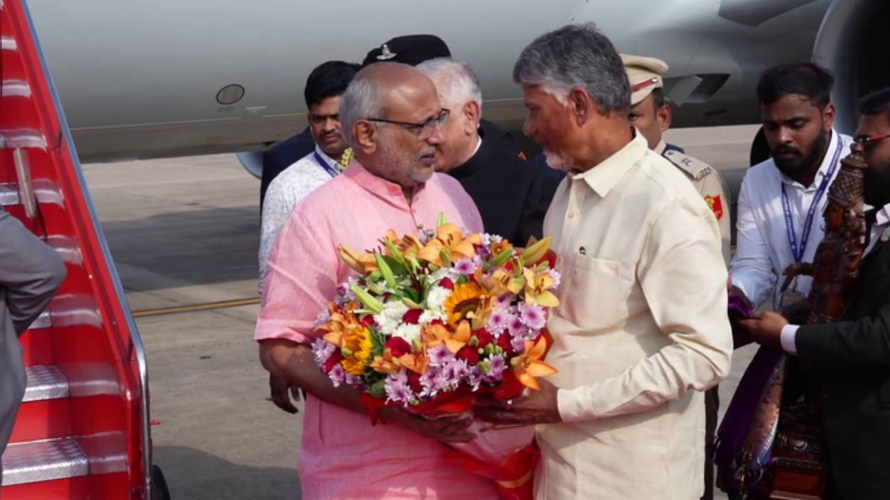 ஆந்திரா வந்த சி.பி. ராதாகிருஷ்ணன்.. உற்சாக வரவேற்பளித்த முதல்வர் சந்திரபாபு நாயுடு!