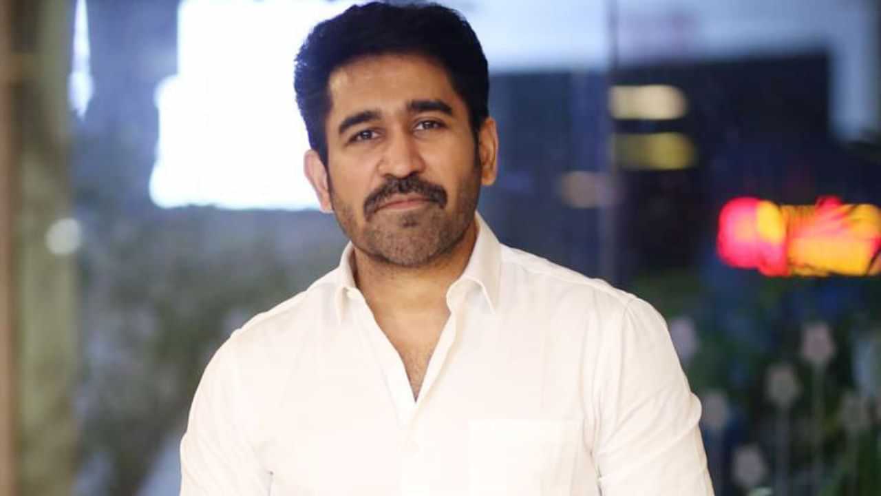 Vijay Antony: காலில் விழுந்து மன்னிப்பு கேட்க தயங்கமாட்டேன்.. விஜய் ஆண்டனி ஓபன் டாக்! Vijay Antony: காலில் விழுந்து மன்னிப்பு கேட்க தயங்கமாட்டேன்.. விஜய் ஆண்டனி ஓபன் டாக்!