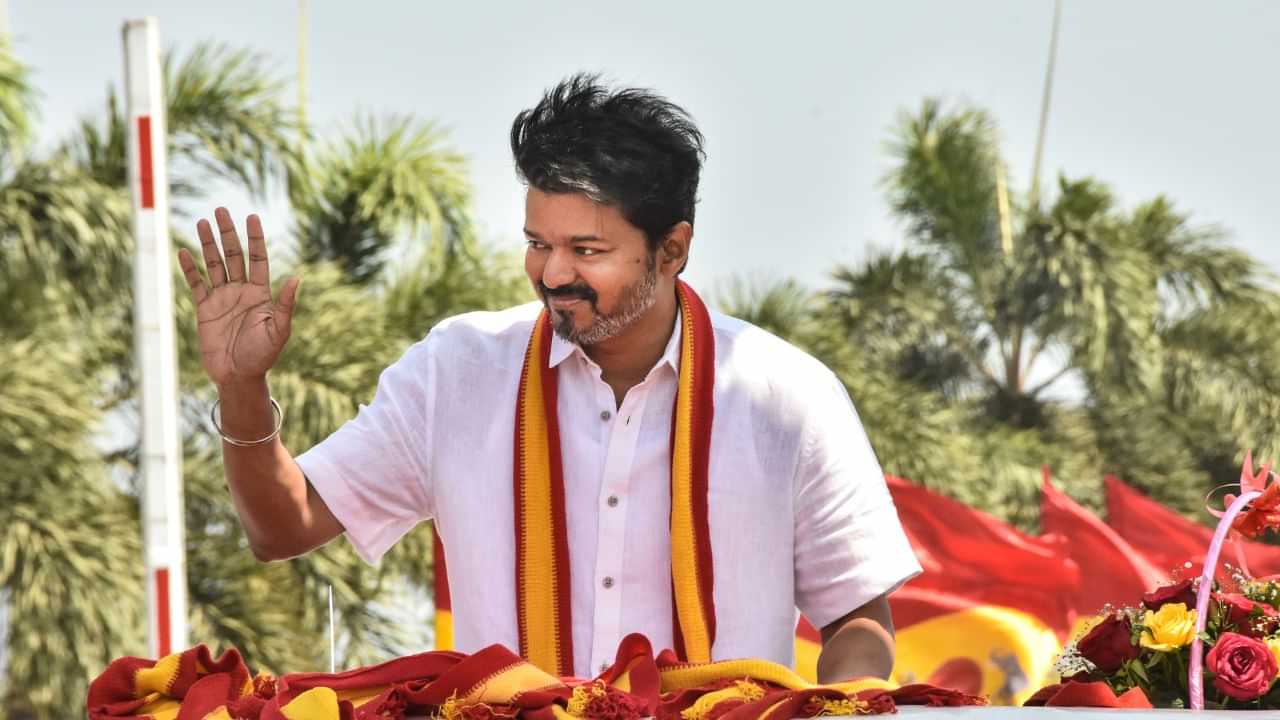 ஒரே நாளில் 3 மாவட்டங்கள்.. செப்டம்பர் முதல் டிசம்பர் வரை.. தலைவர் விஜய் சூறாவளி சுற்றுப்பயணம்.. ஒரே நாளில் 3 மாவட்டங்கள்.. செப்டம்பர் முதல் டிசம்பர் வரை.. தலைவர் விஜய் சூறாவளி சுற்றுப்பயணம்..