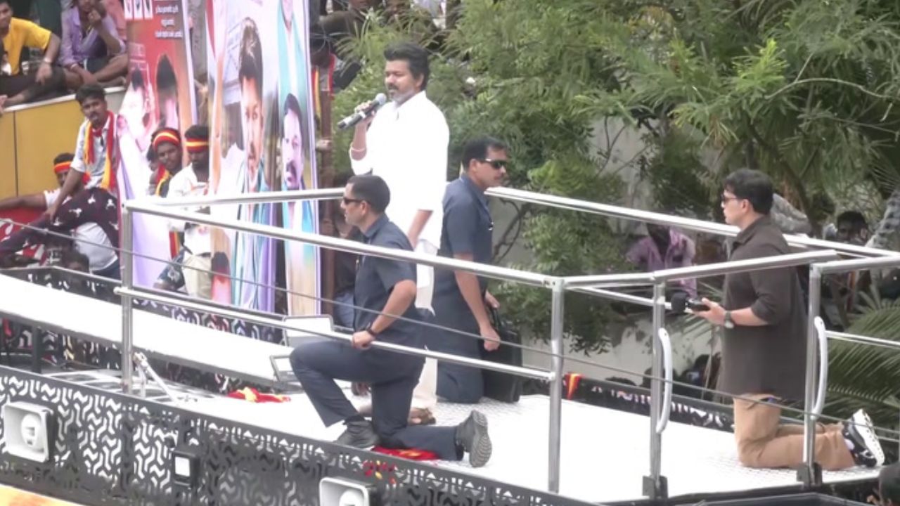 அடுக்குமொழியில் பேசி பேசி காதில் ரத்தம்.. திமுகவை சாடிய தவெக தலைவர் விஜய்!
