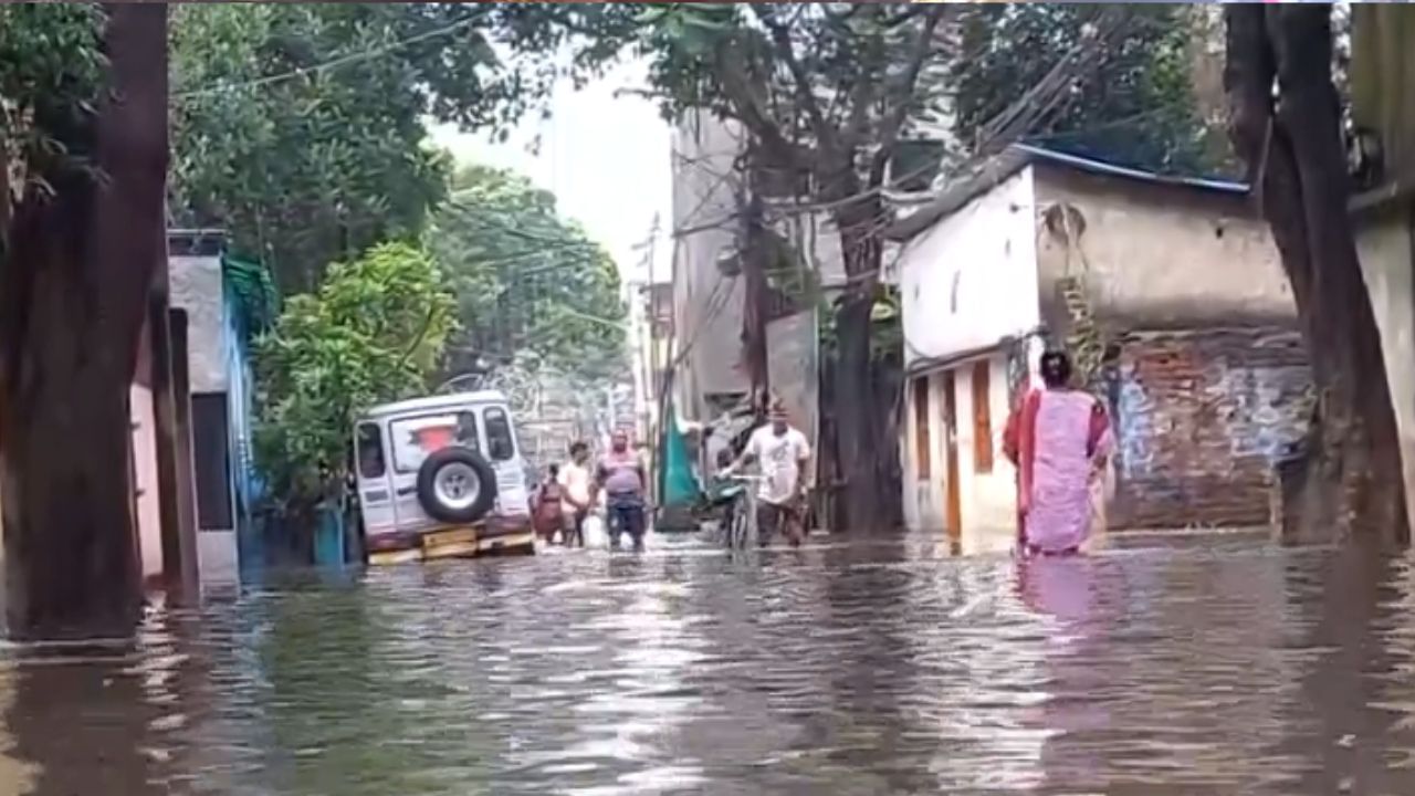 கொட்டித்தீர்த்த கனமழை.. வெள்ளத்தில் மிதக்கும் வடக்கு கொல்கத்தா!