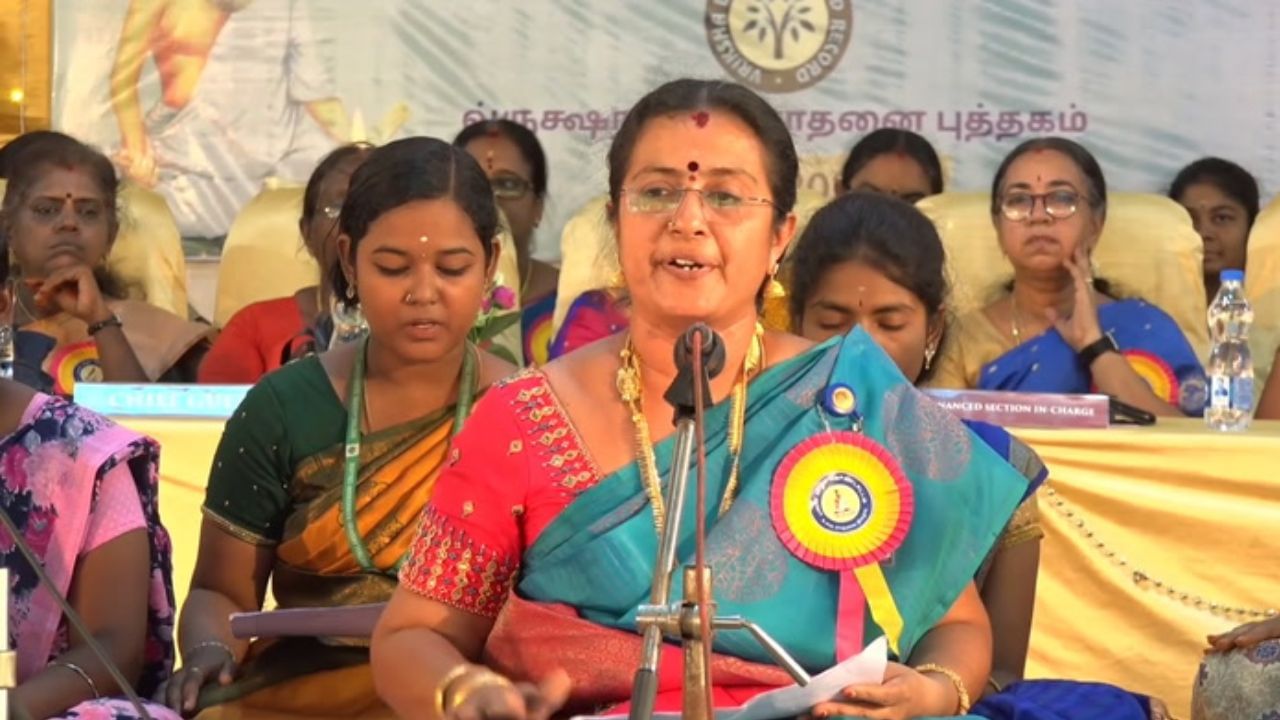 திருச்சியில் 3,200 மாணவர்கள் திருக்குறளை பாடி உலக சாதனை திருச்சியில் 3,200 மாணவர்கள் திருக்குறளை பாடி உலக சாதனை