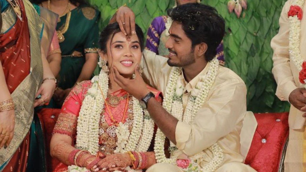 Abhishan Jeevinth: காதலியை கரம்பிடித்த டூரிஸ்ட் பேமிலி இயக்குநர் அபிஷன் ஜீவிந்த்.. குவியும் வாழ்த்துகள்! Abhishan Jeevinth: காதலியை கரம்பிடித்த டூரிஸ்ட் பேமிலி இயக்குநர் அபிஷன் ஜீவிந்த்.. குவியும் வாழ்த்துகள்!