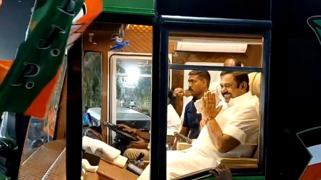 நாங்கள் தவெகதான்.. கூட்டணி எதிர்பார்க்கிறோம் - அதிமுக கூட்டத்தில் இளைஞர்கள்!