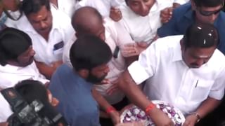 கொண்டாட்டம்.. மகிழ்ச்சி.. அதிமுகவின் 54-வது ஆண்டு தொடக்க விழா!
