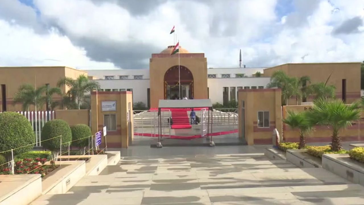 டாக்டர் அப்துல் கலாம் பிறந்தநாள்.. நினைவிடத்தில் அஞ்சலி செலுத்திய மக்கள்! டாக்டர் அப்துல் கலாம் பிறந்தநாள்.. நினைவிடத்தில் அஞ்சலி செலுத்திய மக்கள்!