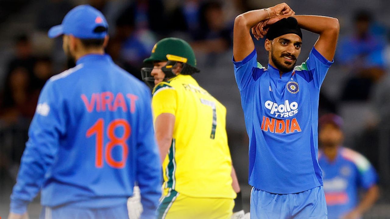 Australia vs India 1st ODI: தீபாவளி பரிசை தர தவறிய இந்திய அணி.. ஆஸ்திரேலியாவிற்கு எதிரான முதல் போட்டியில் தோல்வி! Australia vs India 1st ODI: தீபாவளி பரிசை தர தவறிய இந்திய அணி.. ஆஸ்திரேலியாவிற்கு எதிரான முதல் போட்டியில் தோல்வி!
