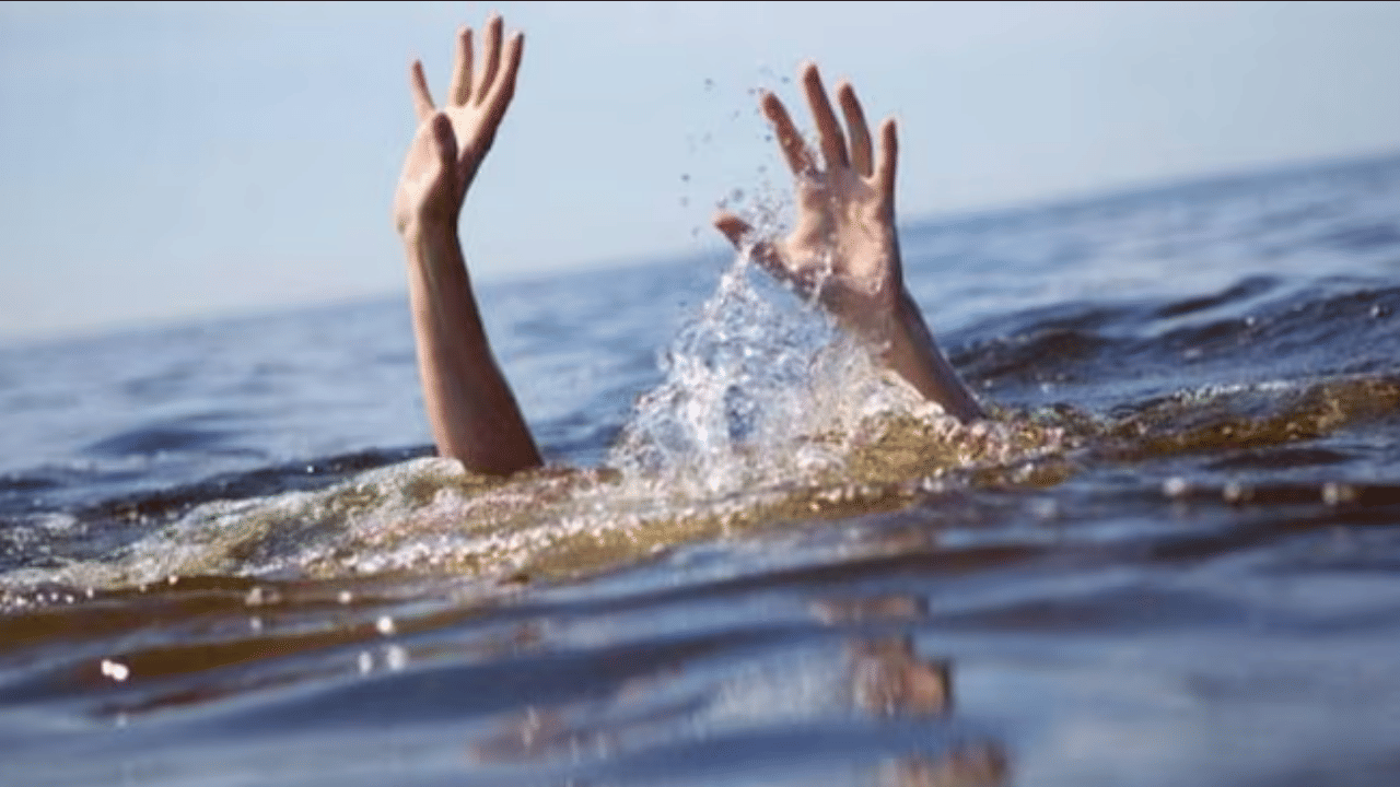 கடற்கரையில் கரை ஒதுங்கிய 4 பெண்களின் சடலங்கள் - சென்னை அருகே பரபரப்பு கடற்கரையில் கரை ஒதுங்கிய 4 பெண்களின் சடலங்கள் - சென்னை அருகே பரபரப்பு