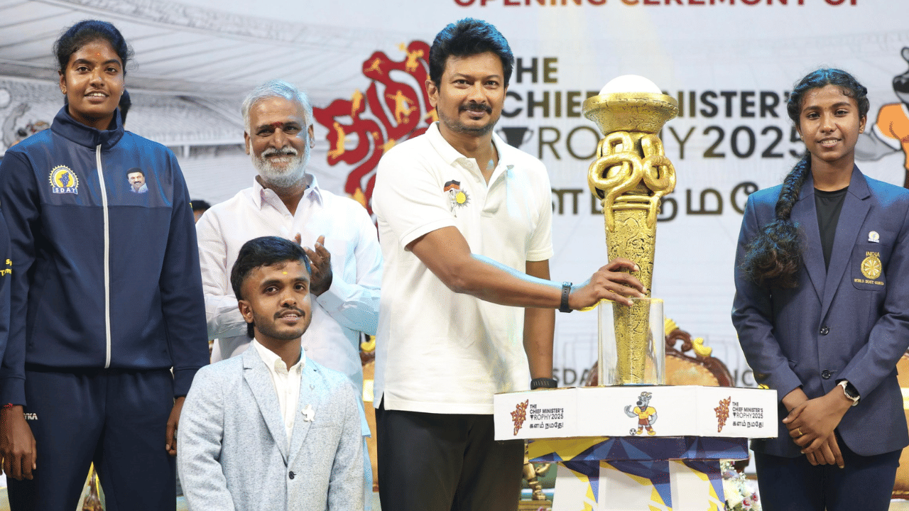 முதலமைச்சர் கோப்பை... 3% இட ஒதுக்கீட்டில் அரசு வேலை - உதயநிதி ஸ்டாலின் அதிரடி அறிவிப்பு முதலமைச்சர் கோப்பை... 3% இட ஒதுக்கீட்டில் அரசு வேலை - உதயநிதி ஸ்டாலின் அதிரடி அறிவிப்பு