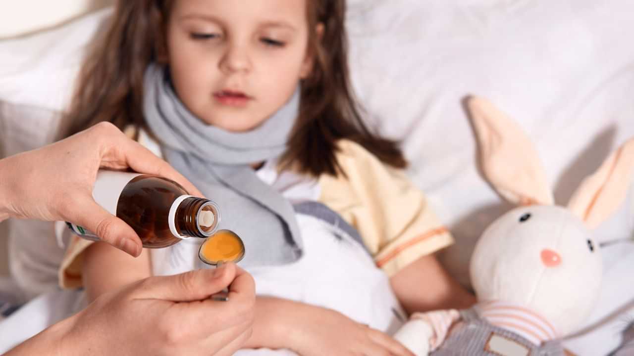 Cough Syrup: குழந்தைகளுக்கு இருமல் சிரப் கொடுக்கிறீர்களா..? கவனிக்க வேண்டிய சில விஷயங்கள்!