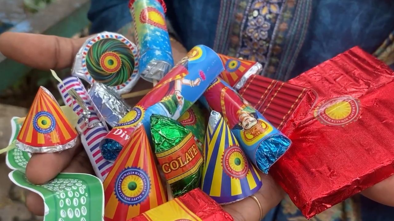 பட்டாசுக்களை போன்ற சாக்லேட்டுகளை உருவாக்கிய பெண்! பட்டாசுக்களை போன்ற சாக்லேட்டுகளை உருவாக்கிய பெண்!