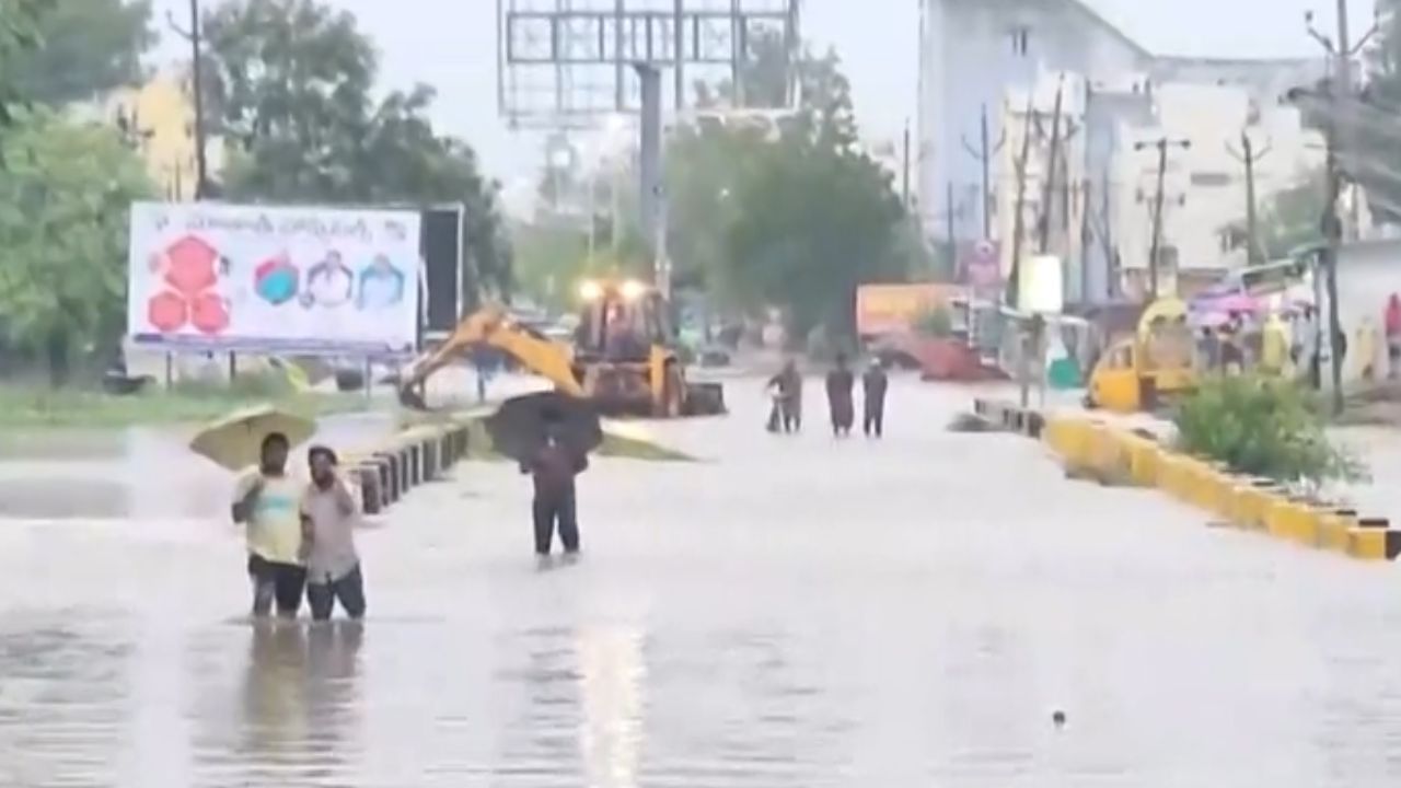 நாலாபுறமும் தண்ணீர்.. ஆந்திராவை புரட்டிப்போட்ட மோன்தா புயல்!