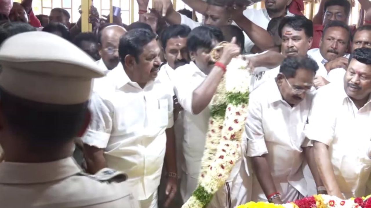 தேவர் ஜெயந்தி விழா.. பசும்பொன் சென்று மரியாதை செய்த எடப்பாடி பழனிசாமி!