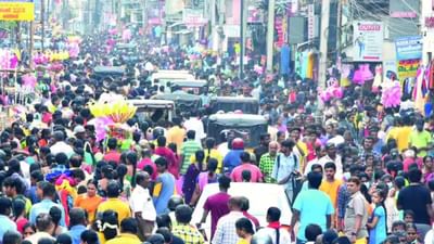 தீபாவளி ஷாப்பிங்! மதுரை விளக்குத்தூணில் கூட்டம் கூட்டமாய் மக்கள்! தீபாவளி ஷாப்பிங்! மதுரை விளக்குத்தூணில் கூட்டம் கூட்டமாய் மக்கள்!