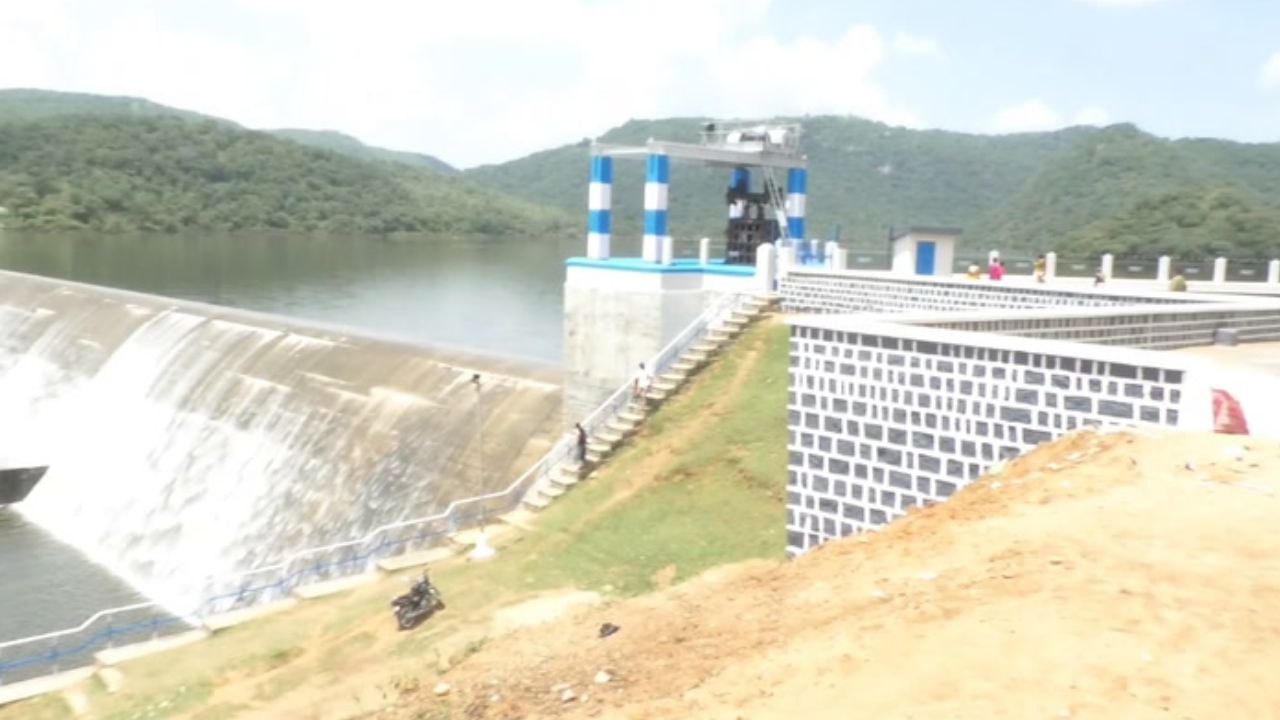 தவெக தலைவர் விஜய் வெளியில் வர பயம் - அமைச்சர் துரை முருகன்