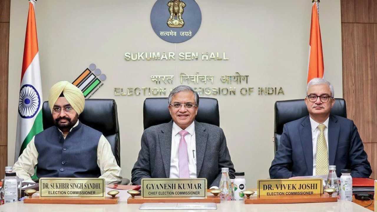 நாடு முழுவதும் வாக்காளர் பட்டியல் திருத்தப்பணி: இன்று வெளியாகிறது அறிவிப்பு நாடு முழுவதும் வாக்காளர் பட்டியல் திருத்தப்பணி: இன்று வெளியாகிறது அறிவிப்பு