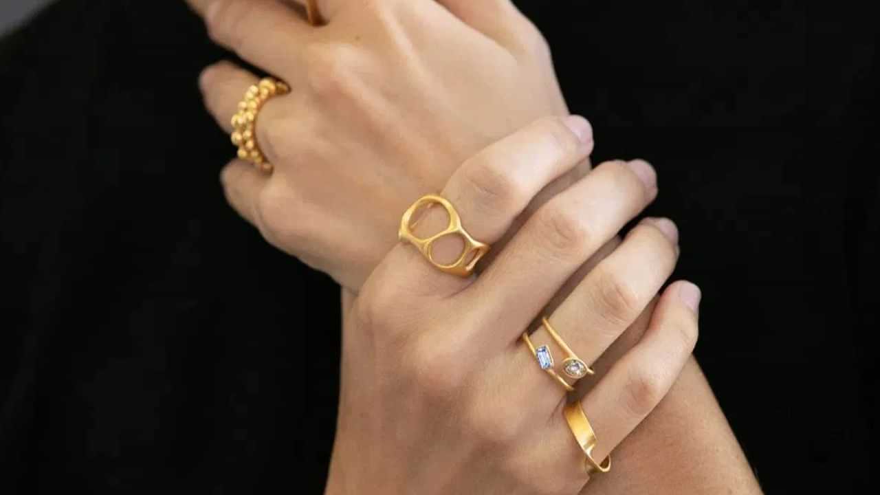 Gold Ring Benefits: எந்த விரலில் தங்க மோதிரம் அணிந்தால் என்ன நன்மை? Gold Ring Benefits: எந்த விரலில் தங்க மோதிரம் அணிந்தால் என்ன நன்மை?