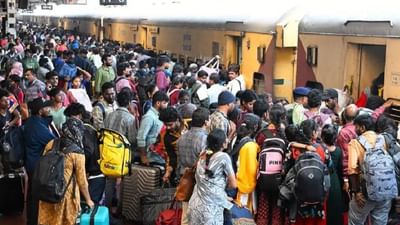 ஊர் செல்ல திட்டம்.. கோவை ரயில் நிலையத்தில் சூழ்ந்த மக்கள்..! ஊர் செல்ல திட்டம்.. கோவை ரயில் நிலையத்தில் சூழ்ந்த மக்கள்..!