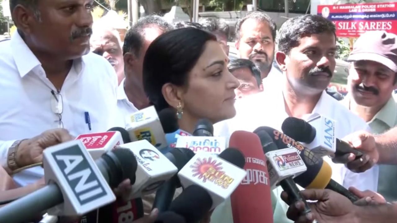 தேசிய ஜனநாயக கூட்டணியில் விஜயை அழைக்கவில்லை - குஷ்பு