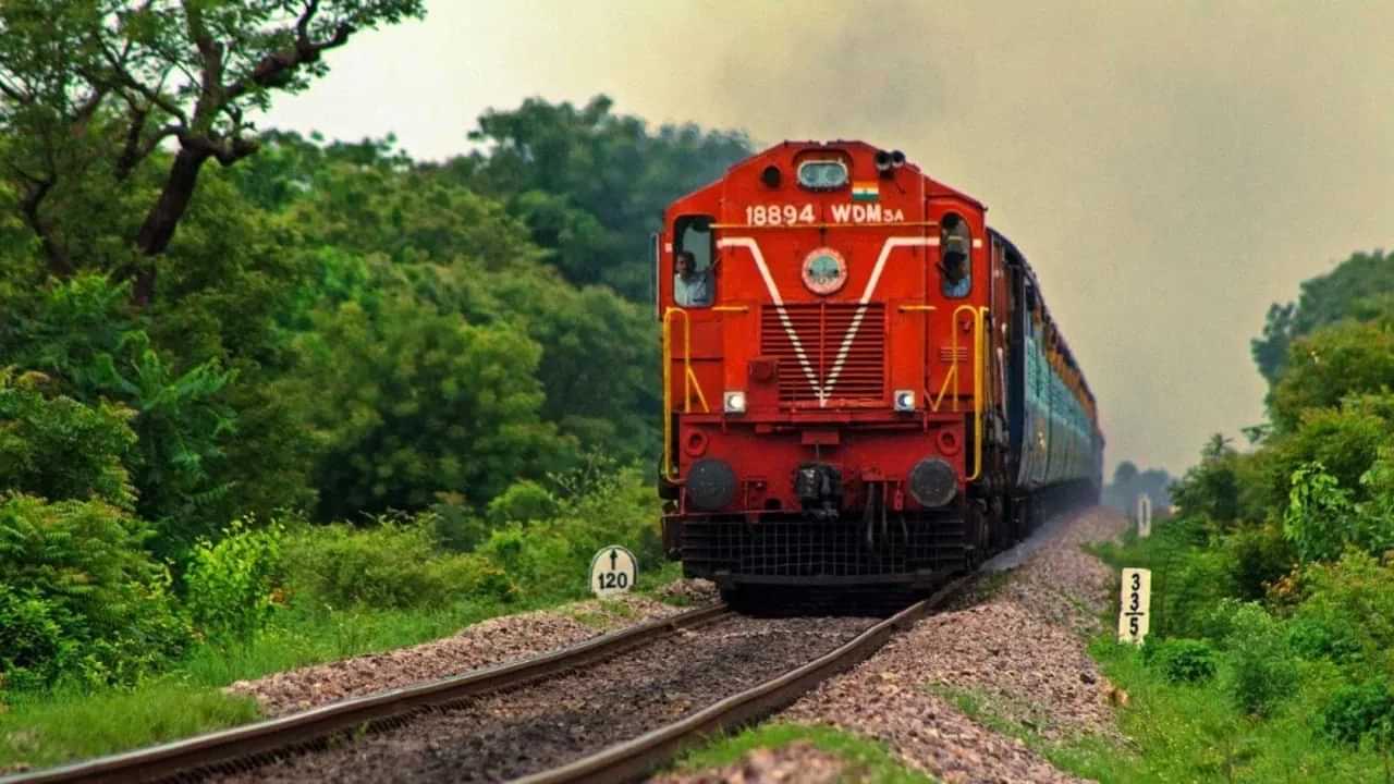 தீபாவளி முடிந்து ஊர் திரும்ப சிறப்பு ரயில்கள் - எப்போ தெரியுமா? தீபாவளி முடிந்து ஊர் திரும்ப சிறப்பு ரயில்கள் - எப்போ தெரியுமா?
