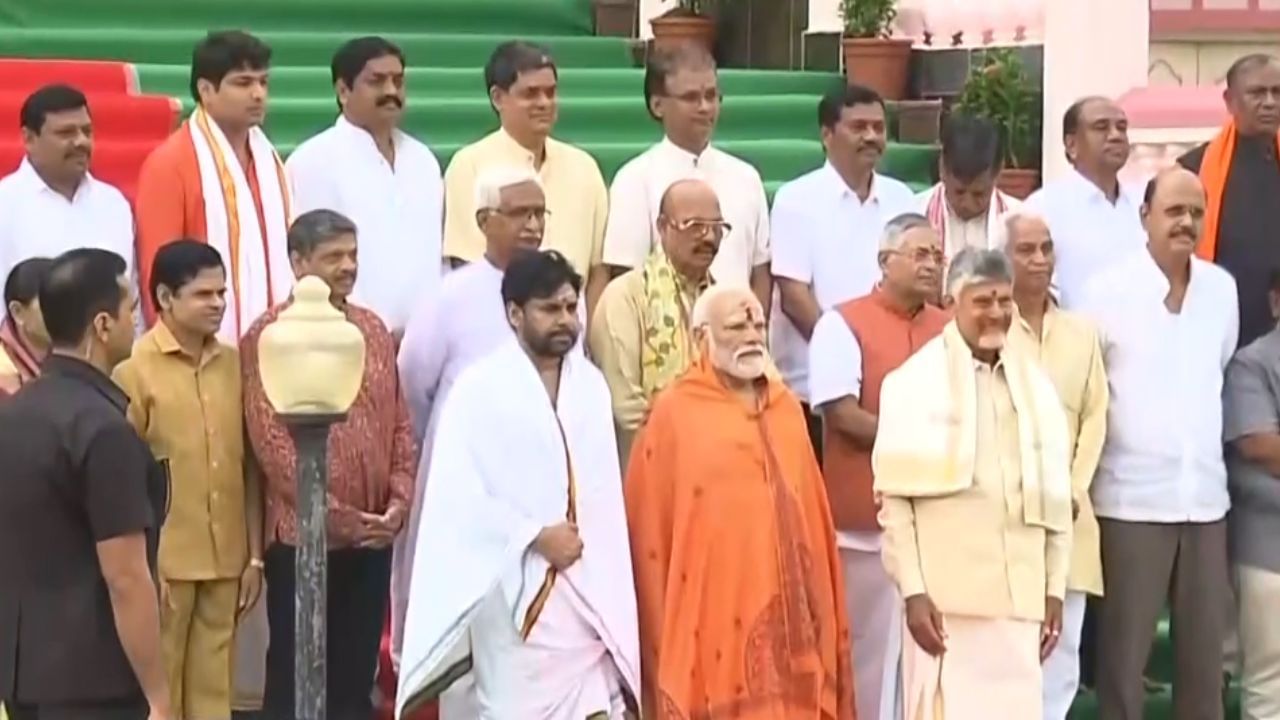 சிவாஜி ஸ்பூர்த்தி கேந்திராவில் சுவாமி தரிசனம் செய்த பிரதமர் மோடி!