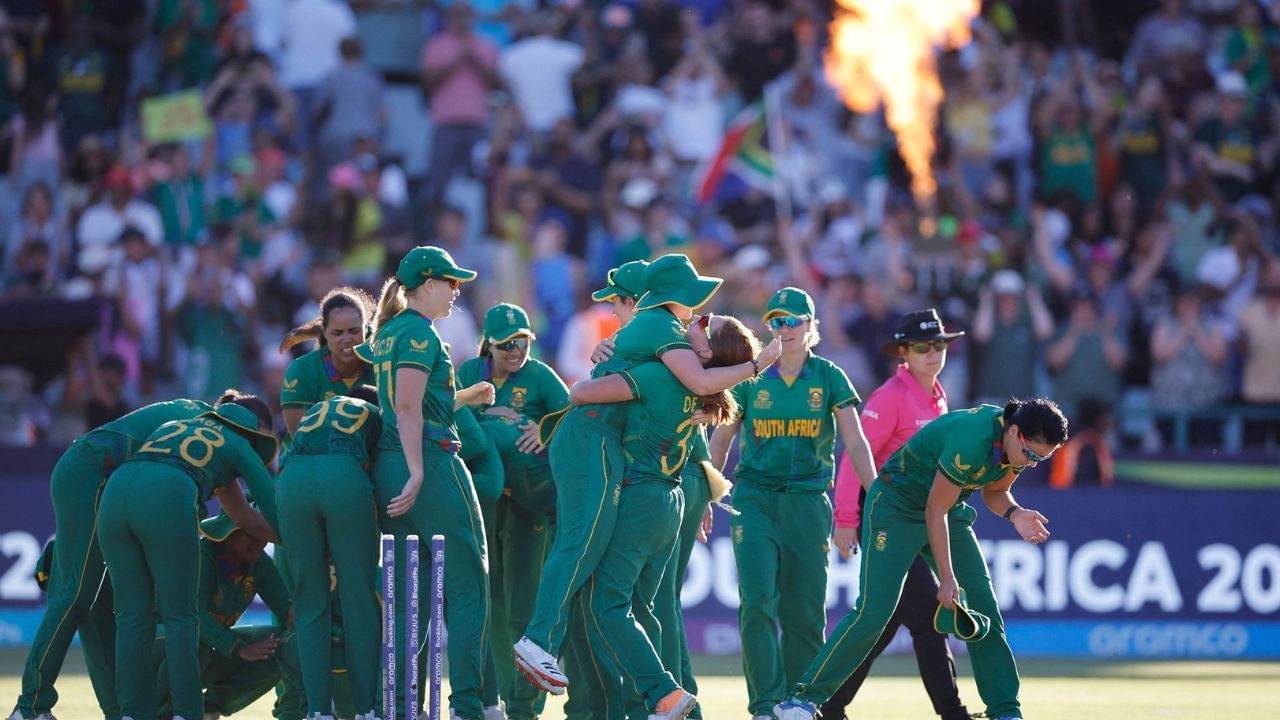 ICC Womens World Cup 2025: டாப் 4க்குள் இடம்பிடித்த தென்னாப்பிரிக்கா.. இந்திய அணிக்கு எந்த இடம்.. புள்ளிகள் பட்டியல் நிலவரம் இதோ! ICC Womens World Cup 2025: டாப் 4க்குள் இடம்பிடித்த தென்னாப்பிரிக்கா.. இந்திய அணிக்கு எந்த இடம்.. புள்ளிகள் பட்டியல் நிலவரம் இதோ!