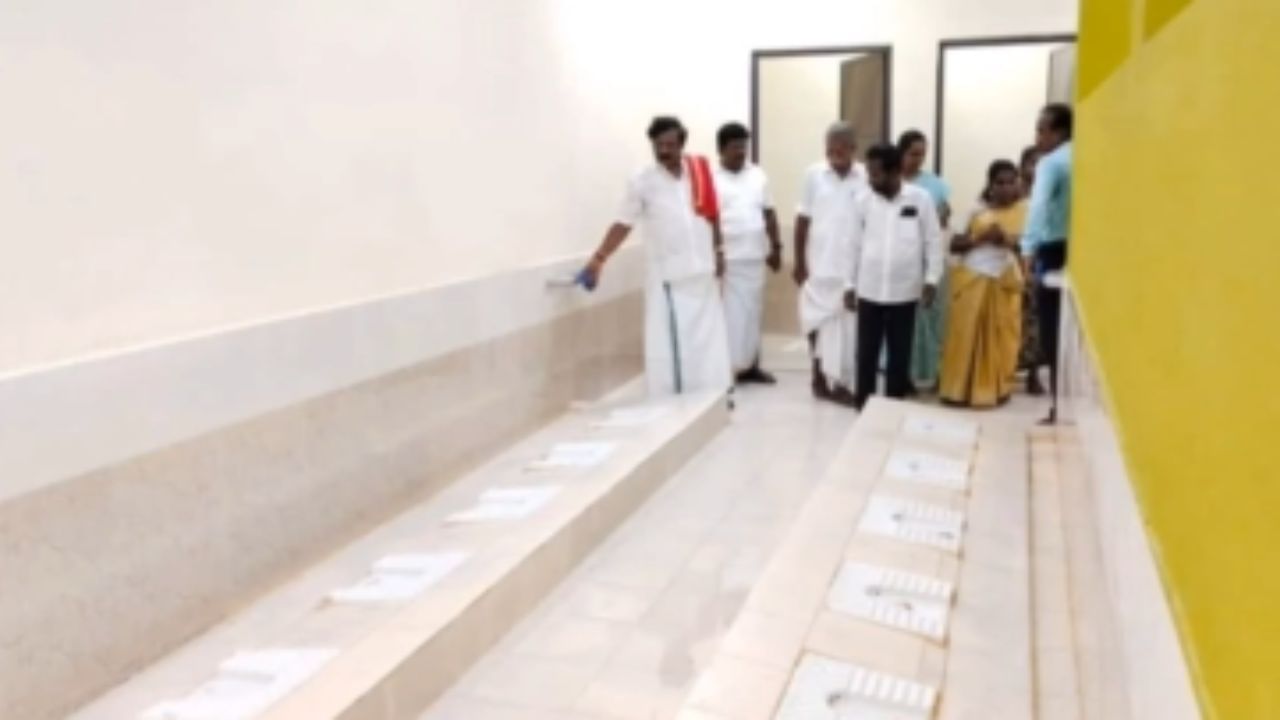 அரசு பள்ளியில் தடுப்பு இல்லாமல் கட்டப்பட்ட கழிவறை... மாணவர்கள் அதிர்ச்சி